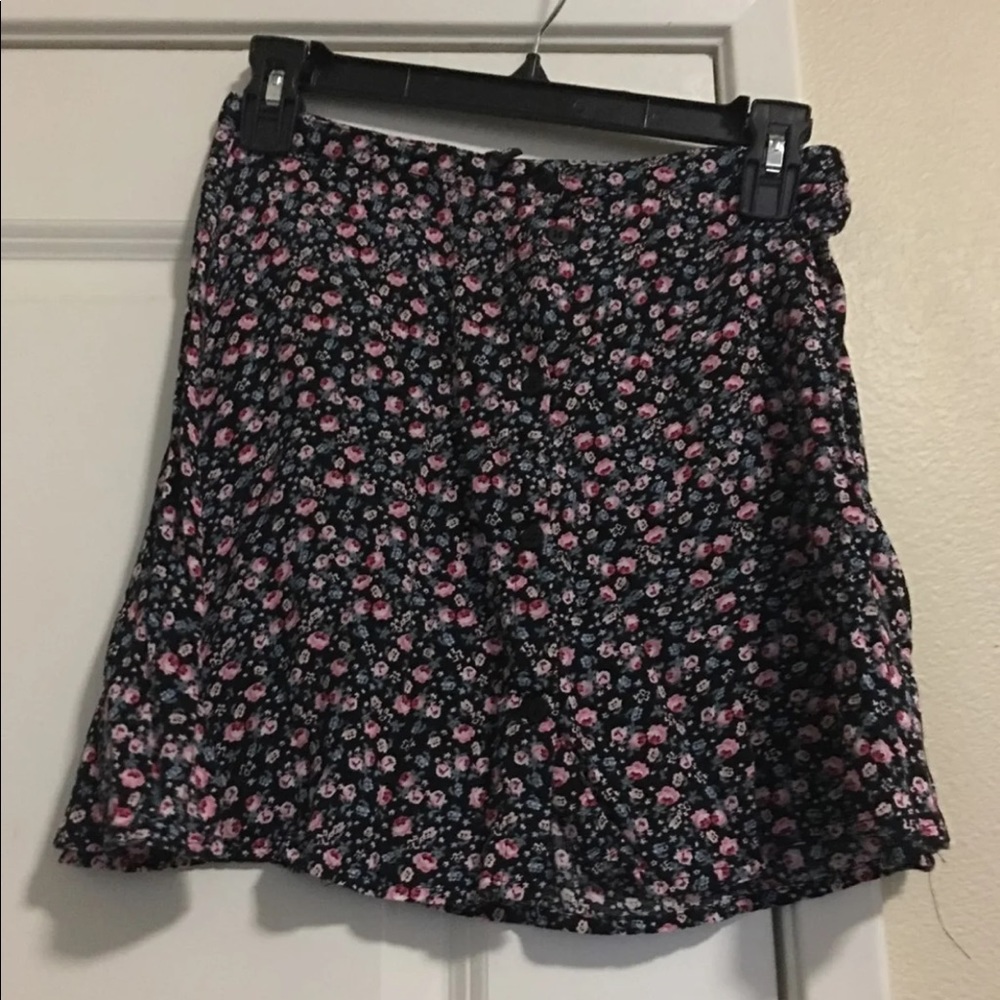 H&M floral skater skirt 👒2 for $20✨
